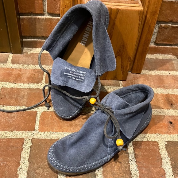 Clarks Originals Shoes - EUC Sz 8M Clark’s Originals blue suede moccasin shoes